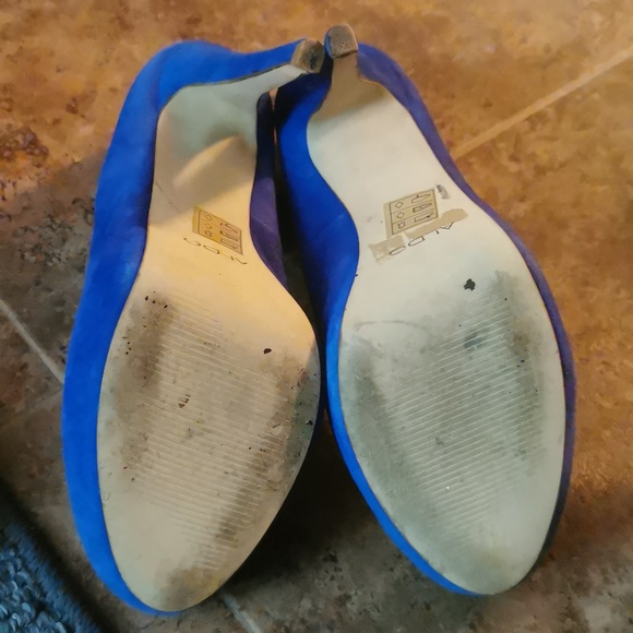 Blue suede pumps, size 8.5 - Picture 4 of 5